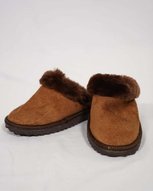 Sheepskin Wool Leather Fur Slippers Brown - Tatifurs, luxurious brown slippers with soft fur lining.