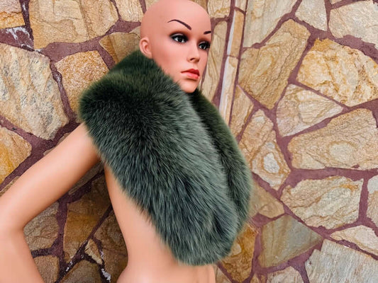 Fox Fur Collar Green - Tatifurs worn by mannequin against a stone background, highlighting its luxurious forest green color.