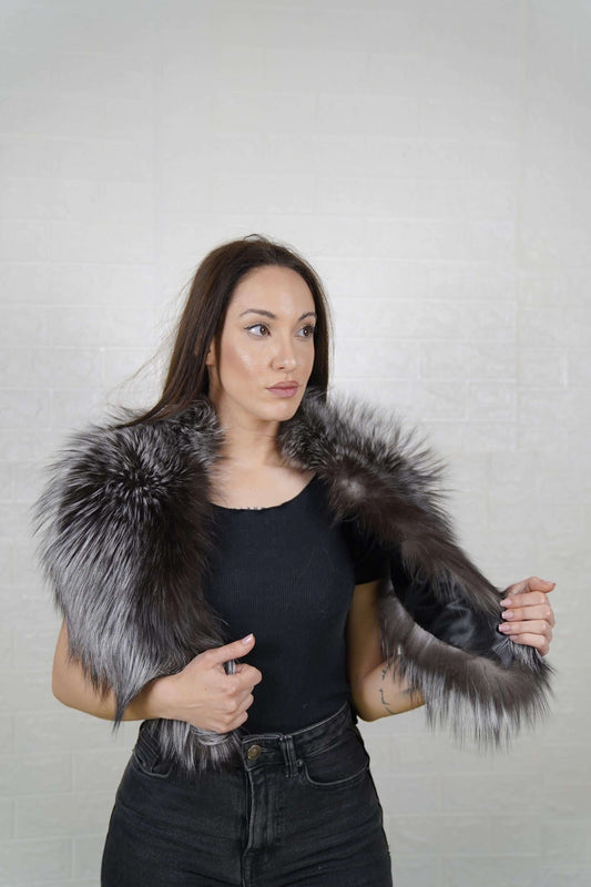Fox Fur Collar Silver Natural - Tatifurs worn by model showcasing luxurious silver-grey fur.