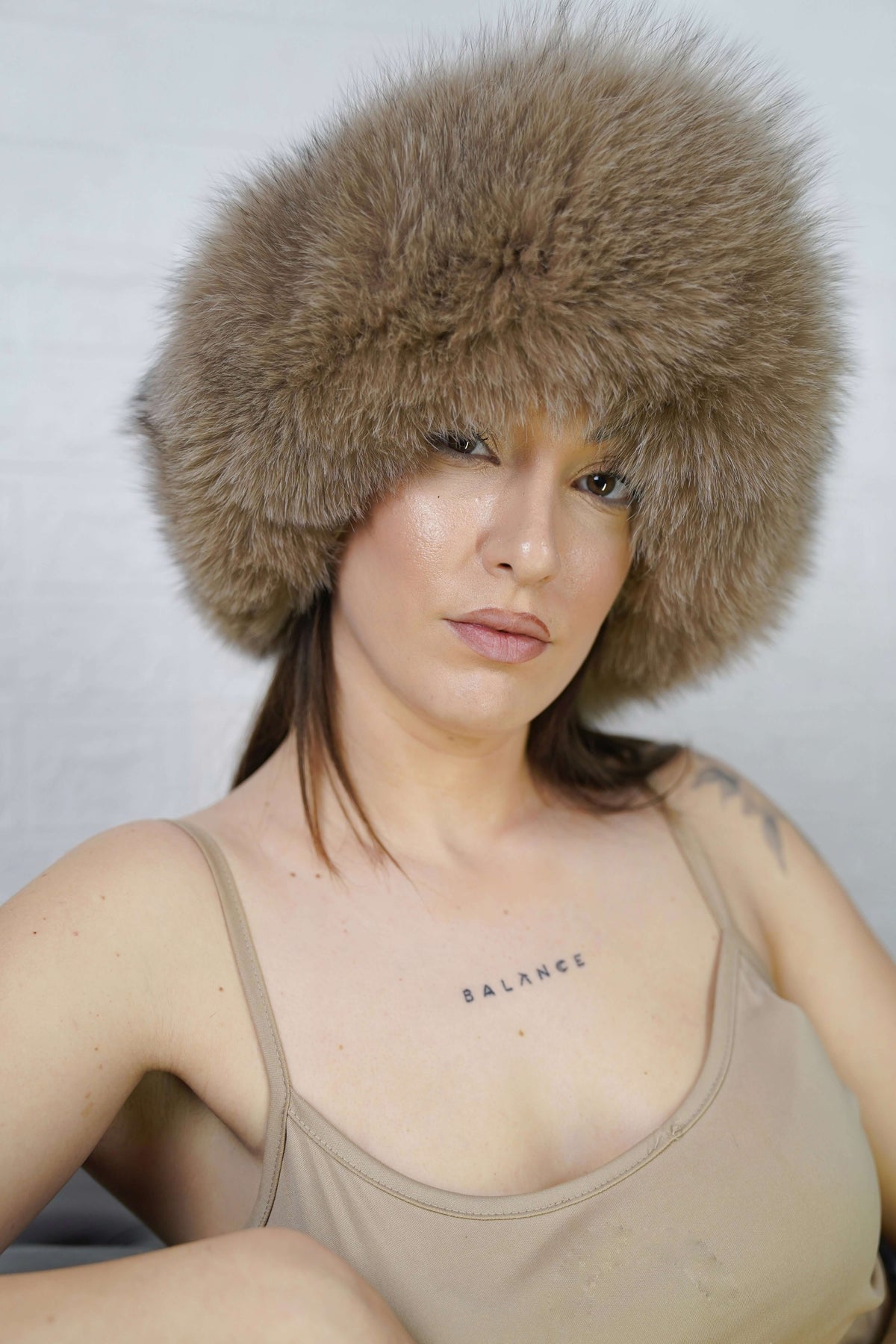 Fox Fur Headband Camel Brown — Full Skin, Elastic worn by a model, showcasing the warm natural camel brown fur framing the face in winter style — TatiFurs