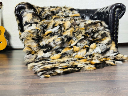Fox Fur Blanket Throw Gross Natural - Tatifurs on a couch, showcasing vibrant natural colors and luxurious texture.