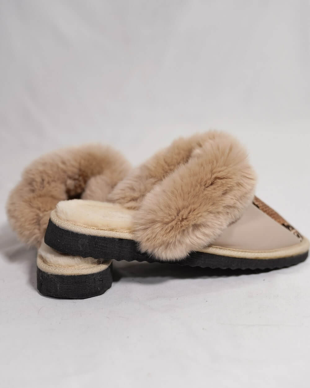 Sheepskin Wool Leather Fur Slippers Beige Leopard in luxurious beige color with soft fur lining.