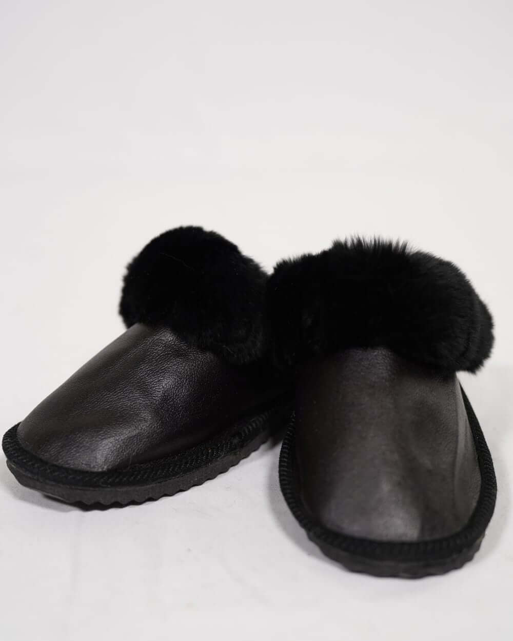 Leather Sheepskin Slippers Black - Tatifurs, luxurious slippers with sheepskin wool lining, stylish and comfortable footwear.