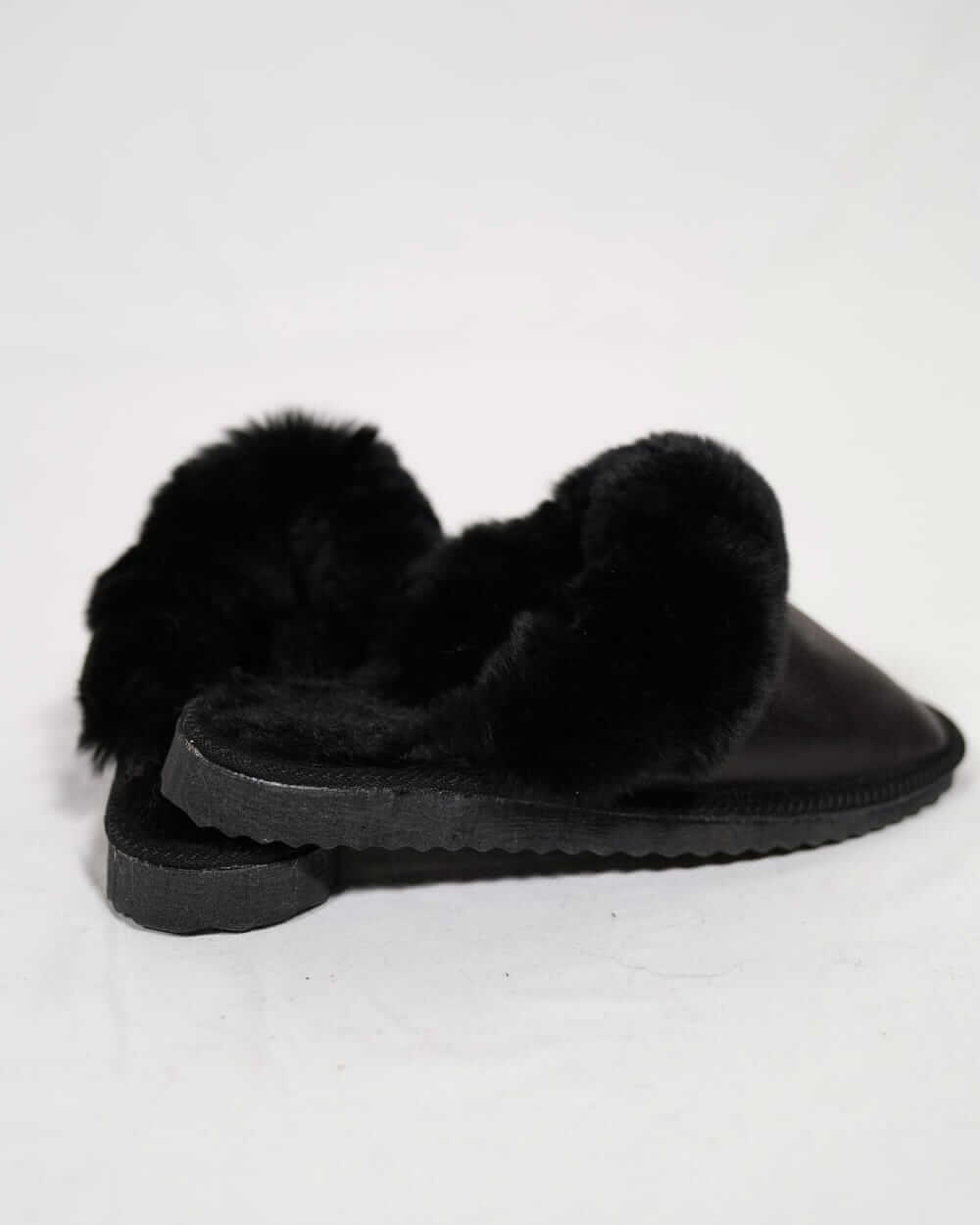 Leather Sheepskin Slippers Black - Tatifurs, luxurious real leather and sheepskin wool slippers for ultimate comfort.