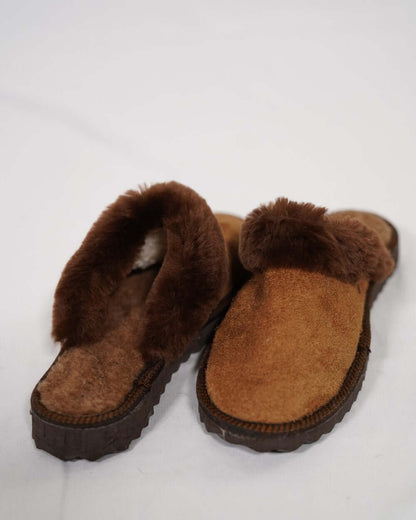 Sheepskin Wool Leather Fur Slippers Brown - Tatifurs, luxurious and comfortable sheepskin slippers for women.