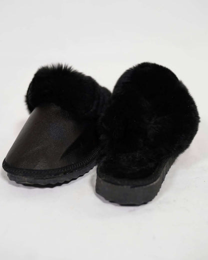 Leather Sheepskin Slippers Black - Tatifurs side view showing luxurious design and soft fur and leather material.