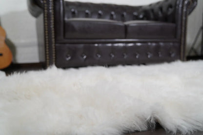 Alpaca throw blanket white close-up texture showing natural white alpaca wool fiber softness and pure luminous tone — Greek craftsmanship, TatiFurs
