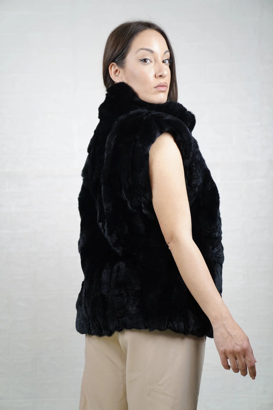 rex rabbit fur vest black — dense velvety rex rabbit pile, close-up texture detail — Greek craftsmanship, TatiFurs
