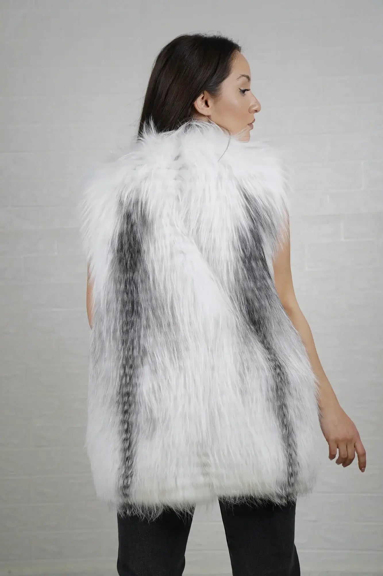 Fox fur vest platinum natural close-up texture showing full skin platinum natural fox pile depth and natural white field with deep black line — Greek craftsmanship, TatiFurs
