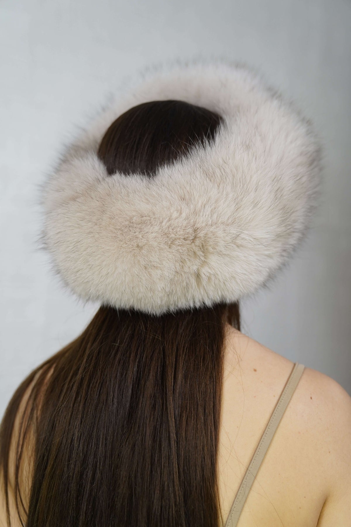 Fox Fur Headband Beige — Full Skin, Elastic shown from the back displaying the lined elastic closure and full creamy light beige pile — Greek craftsmanship, TatiFurs