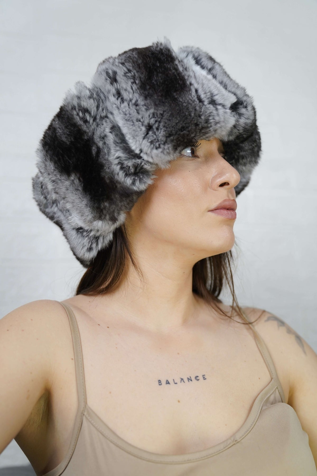 Rex Rabbit Fur Headband Chinchilla — Full Skin, Elastic shown from the side displaying the plush chinchilla-patterned grey rex rabbit fur band over the ears — Greek craftsmanship, TatiFurs