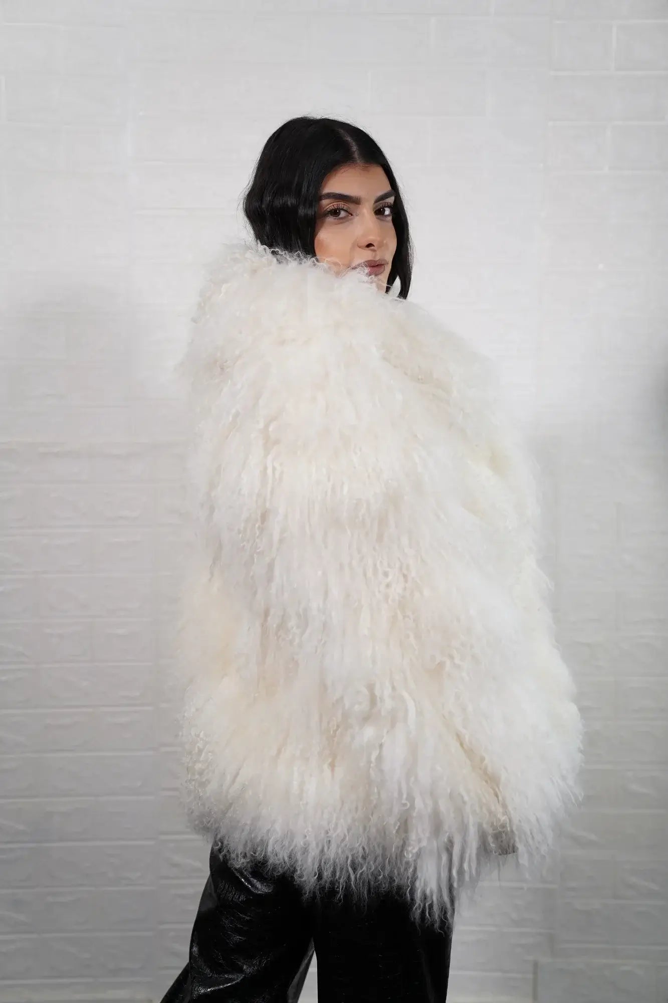 Mongolian jacket white — detail shot of dense natural wool lining inside hip level sheepskin jacket — Greek craftsmanship, TatiFurs
