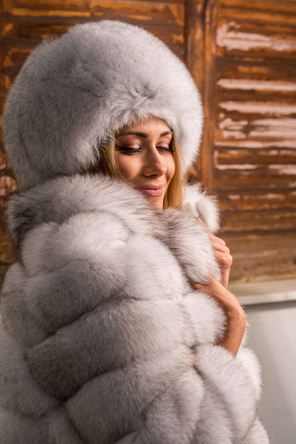 Fox Fur Hat Natural Blue - Tatifurs displayed by a model, showcasing its luxurious softness and elegance.