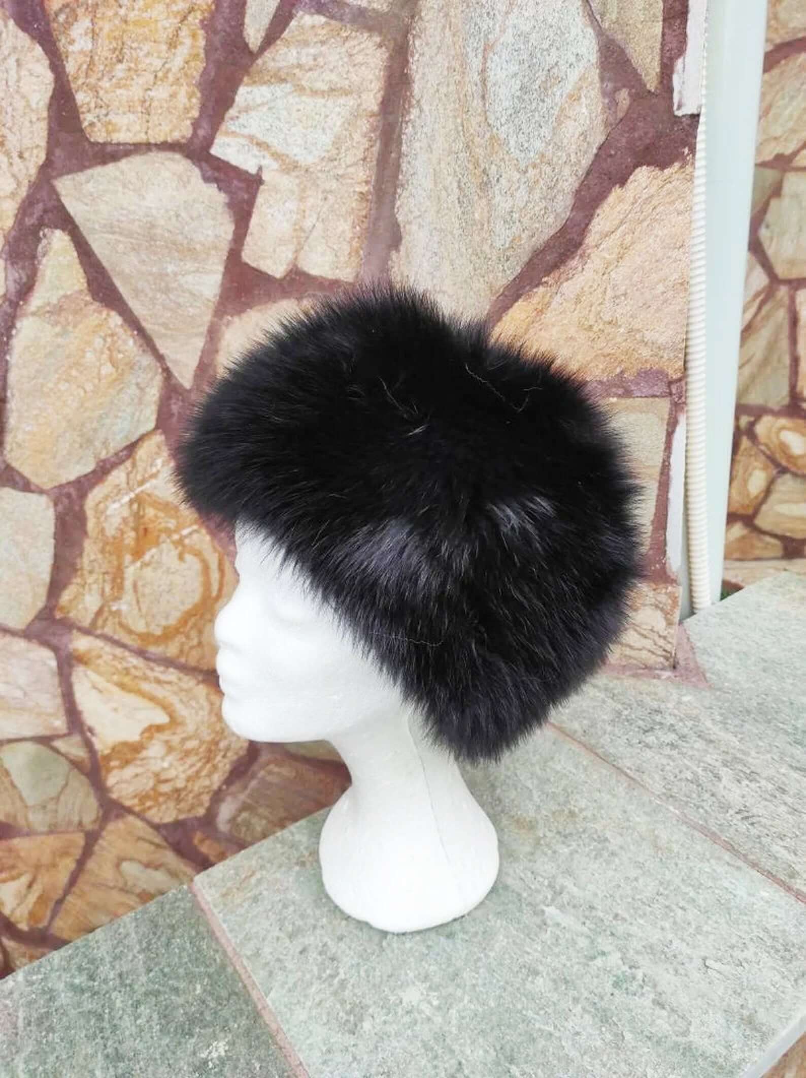 Fox Fur Hat Black - Tatifurs displayed on a mannequin, showcasing its luxurious black fur texture.