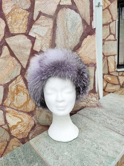Fox Fur Hat Silver - Tatifurs displayed on a mannequin against a stone background, showcasing its luxurious design.