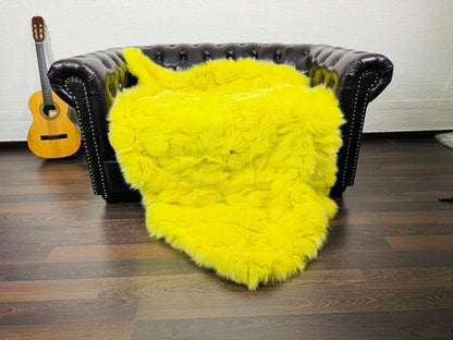 fox fur throw blanket yellow — patchwork panels, velvet cotton backing, full surface view — Greek craftsmanship, TatiFurs
