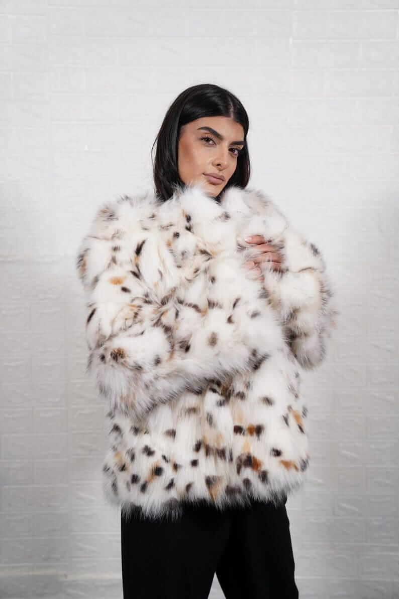 Woman wearing white fox fur coat with bold leopard print collar
