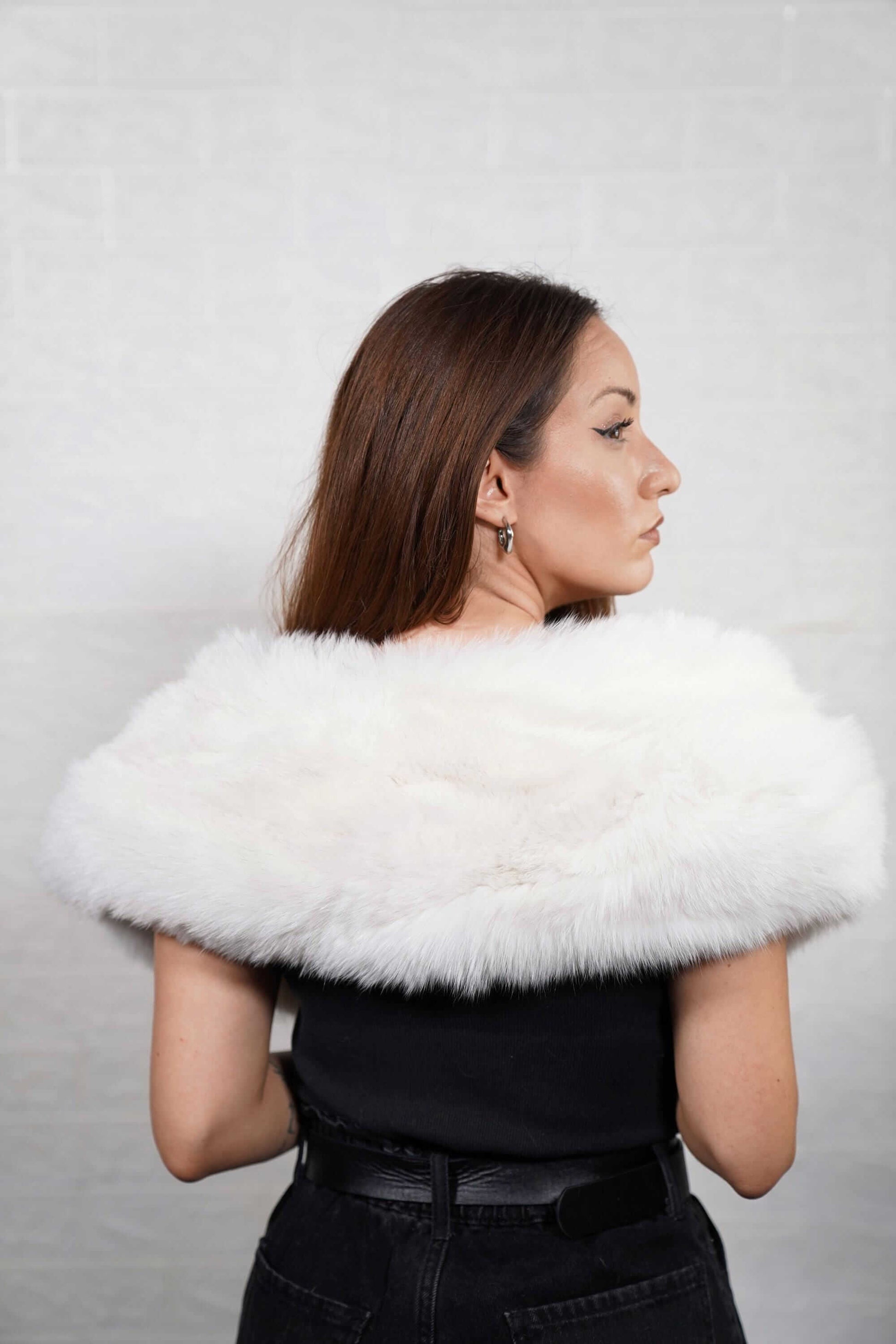 Fox Fur Collar White - Tatifurs draped elegantly over a model's shoulders, showcasing its luxurious softness.