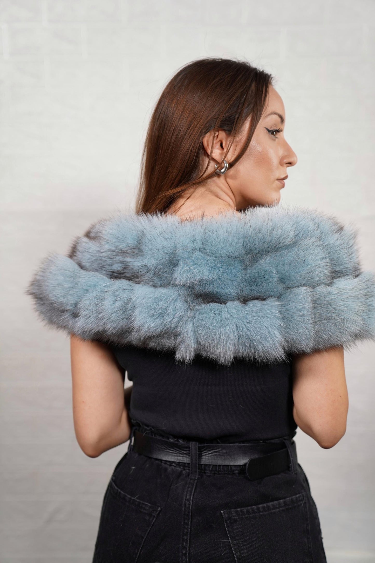 Detachable fox fur collar with a full, luxurious volume