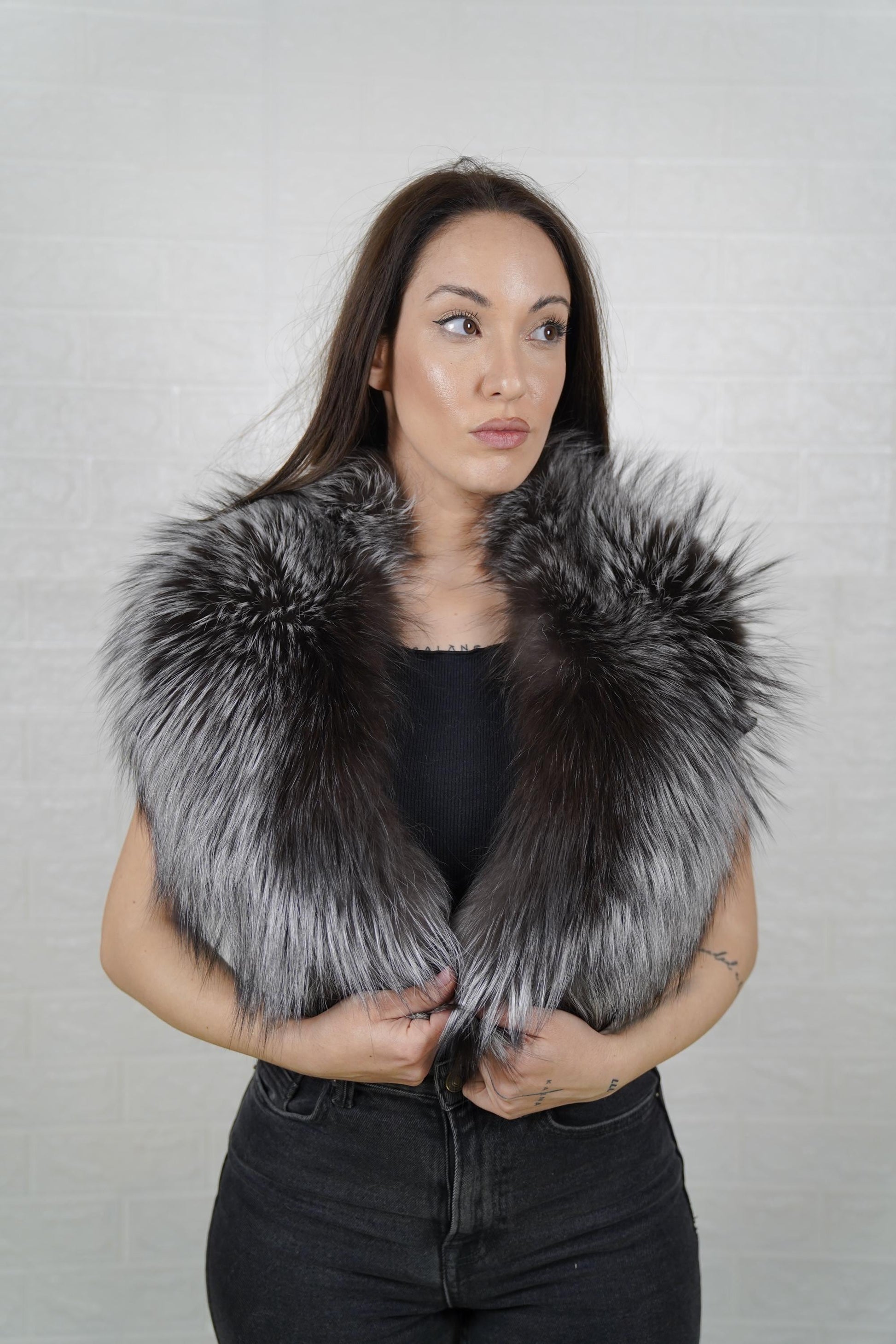 Detachable fox fur collar with full volume