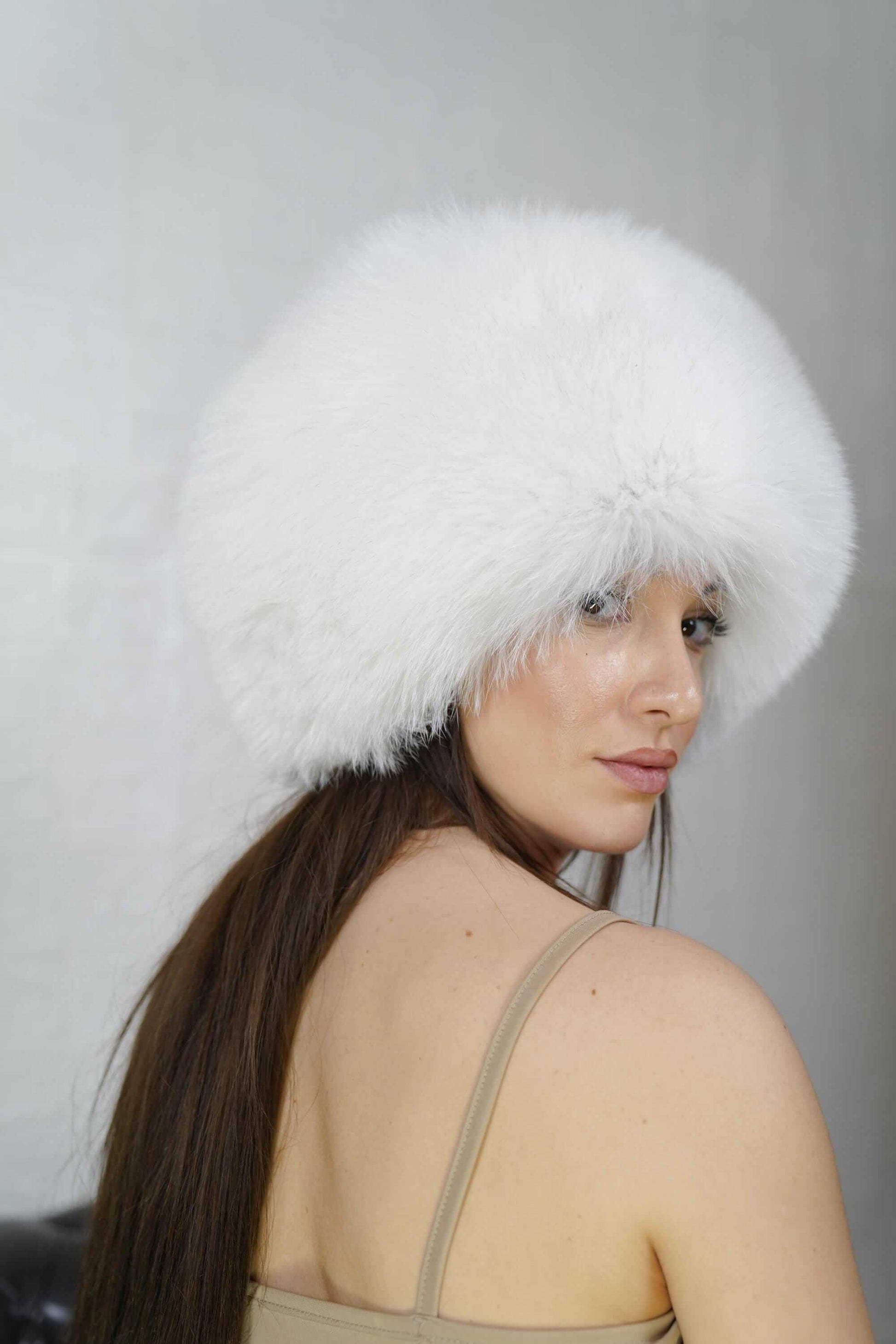 Fox Fur Hat White Full Skin - Tatifurs worn by a model showcasing its luxurious white fur.