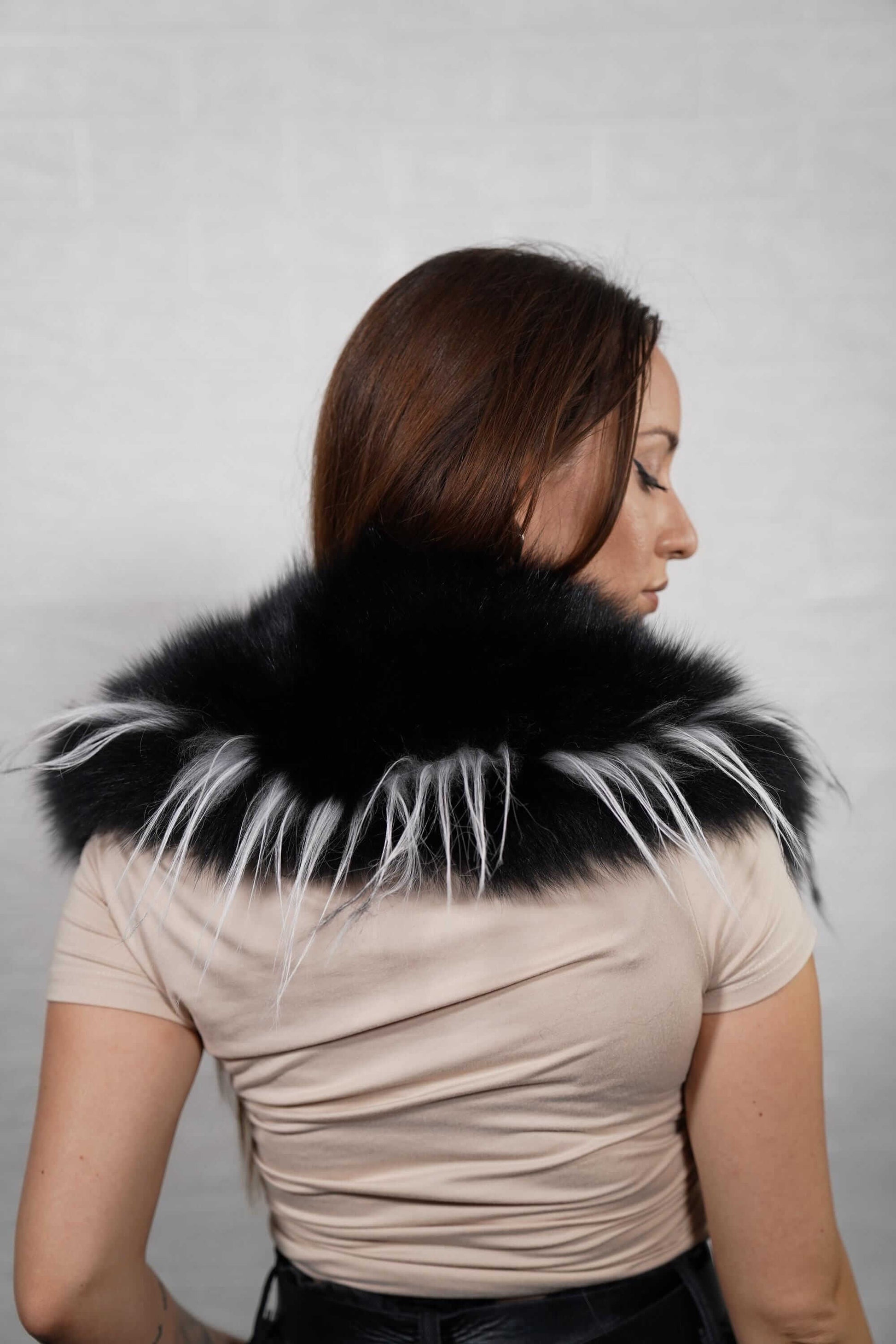 Fox Fur Collar Black White - Tatifurs worn elegantly, showcasing its timeless black and white design.
