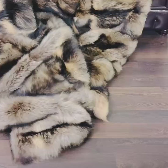 Fin Raccoon Blanket Throw Fur Natural - Tatifurs showcasing luxurious beige and black fur textures.