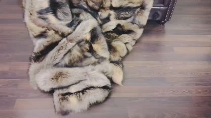 Fin Raccoon Blanket Throw Fur Natural - Tatifurs showcasing luxurious beige and black fur textures.
