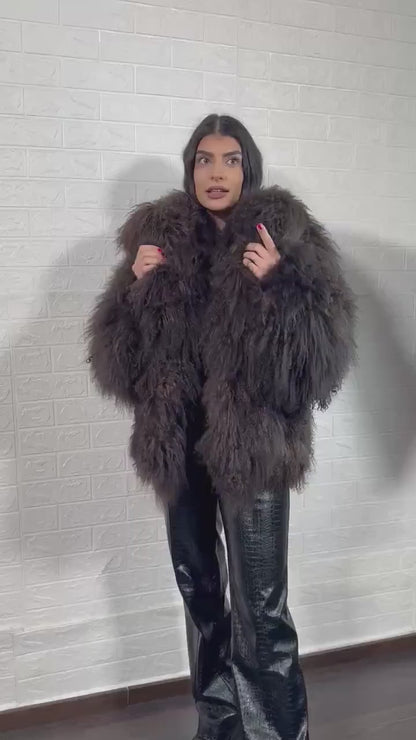 Mongolian jacket brown — detail shot of dense natural wool lining inside hip level sheepskin jacket — Greek craftsmanship, TatiFurs
