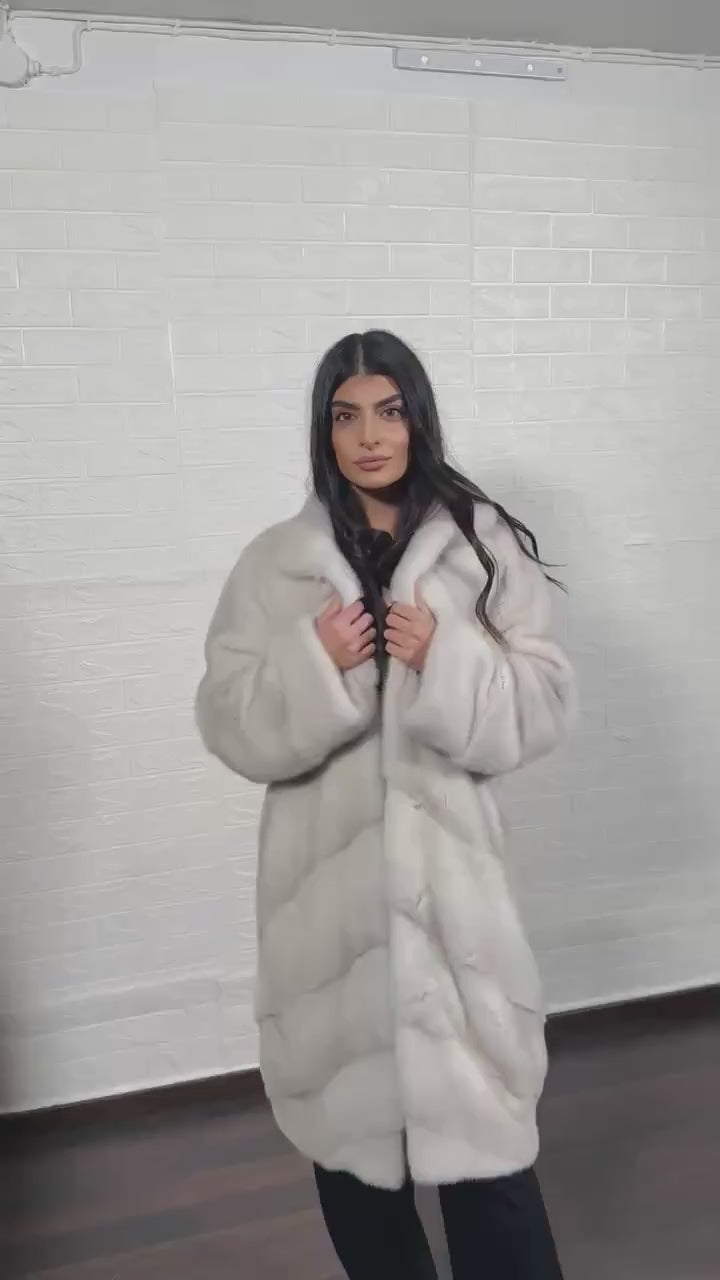 mink fur coat pearl natural — collar detail, matched and graded pearl natural mink — Greek craftsmanship, TatiFurs
