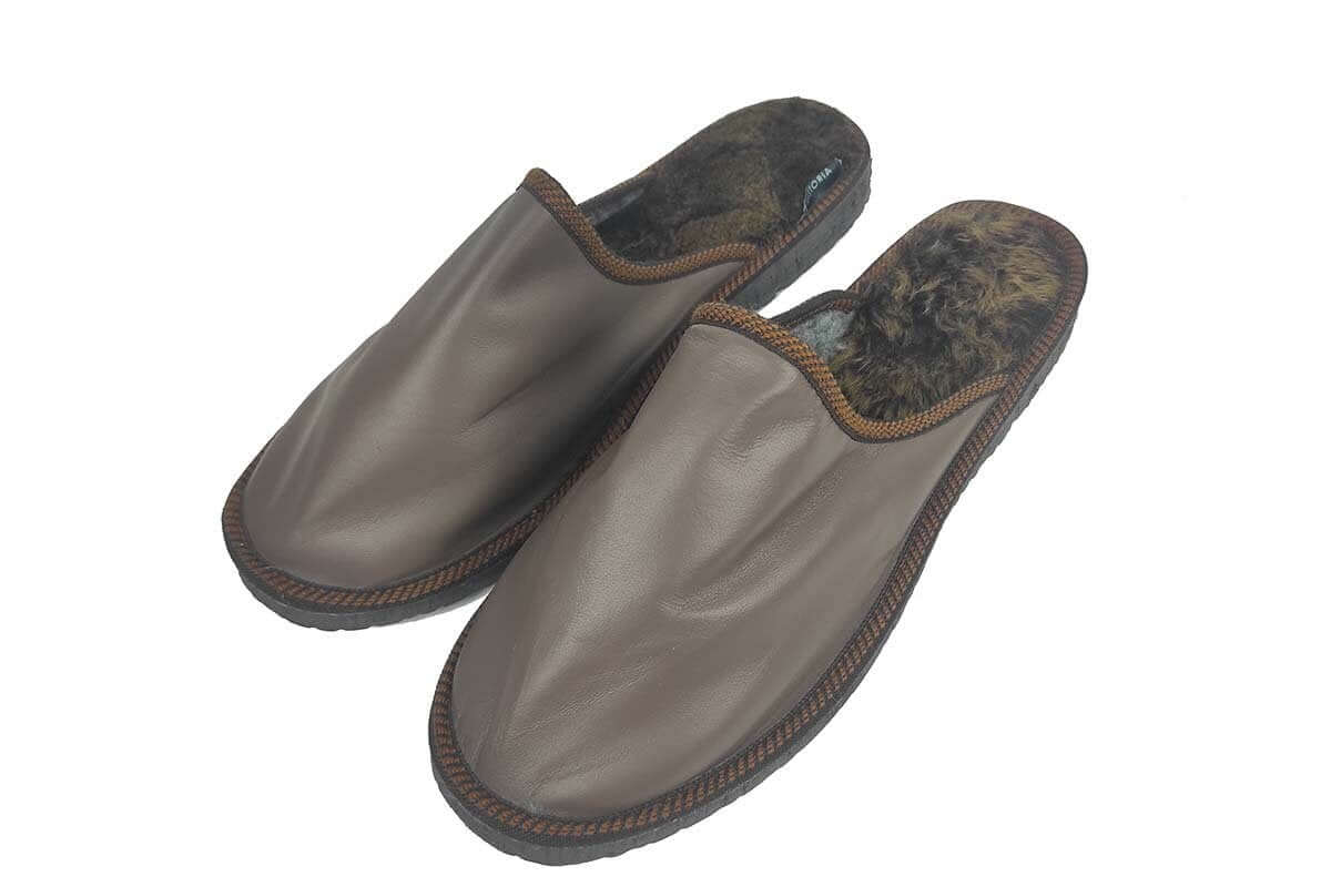 Leather Fur Sheepskin Slippers Brown for Men - Tatifurs - Stylish and comfortable men's slippers made from real leather and sheepskin.
