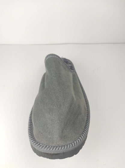 Leather Fur Sheepskin Slippers for Men Gray - Tatifurs, showcasing the soft exterior and durable sole.