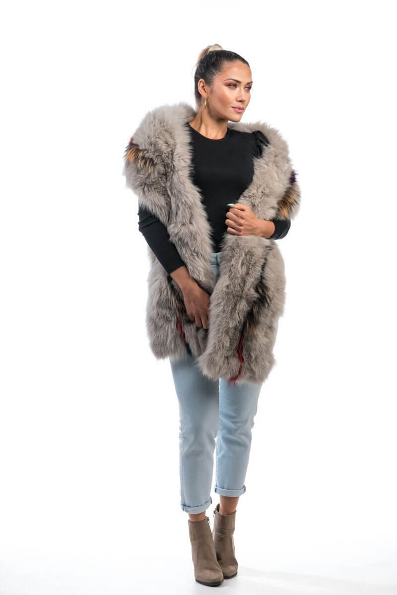 Fox Fur Scarf Long Gray Colorful Line - Tatifurs worn stylishly by a woman, showcasing its luxurious gray fur and colorful detail.