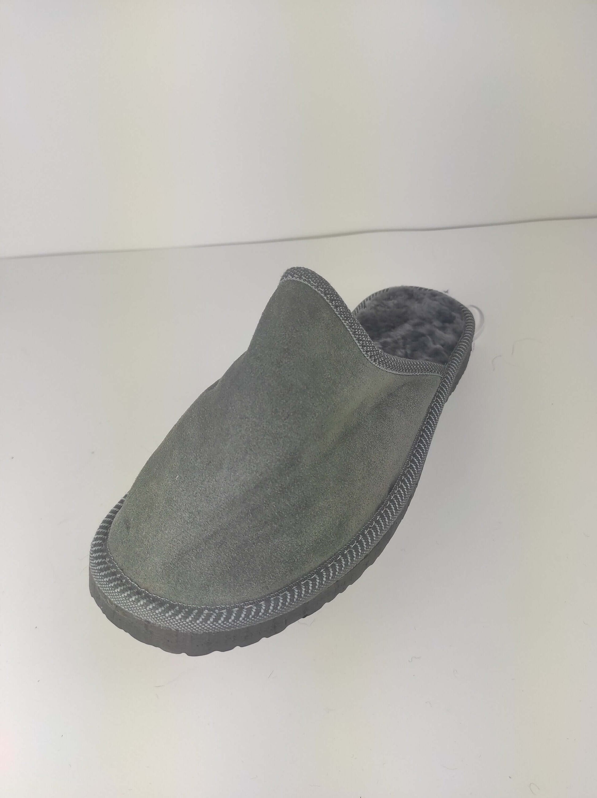 Leather Fur Sheepskin Slippers for Men Gray - Tatifurs featuring a soft gray exterior and cozy interior.