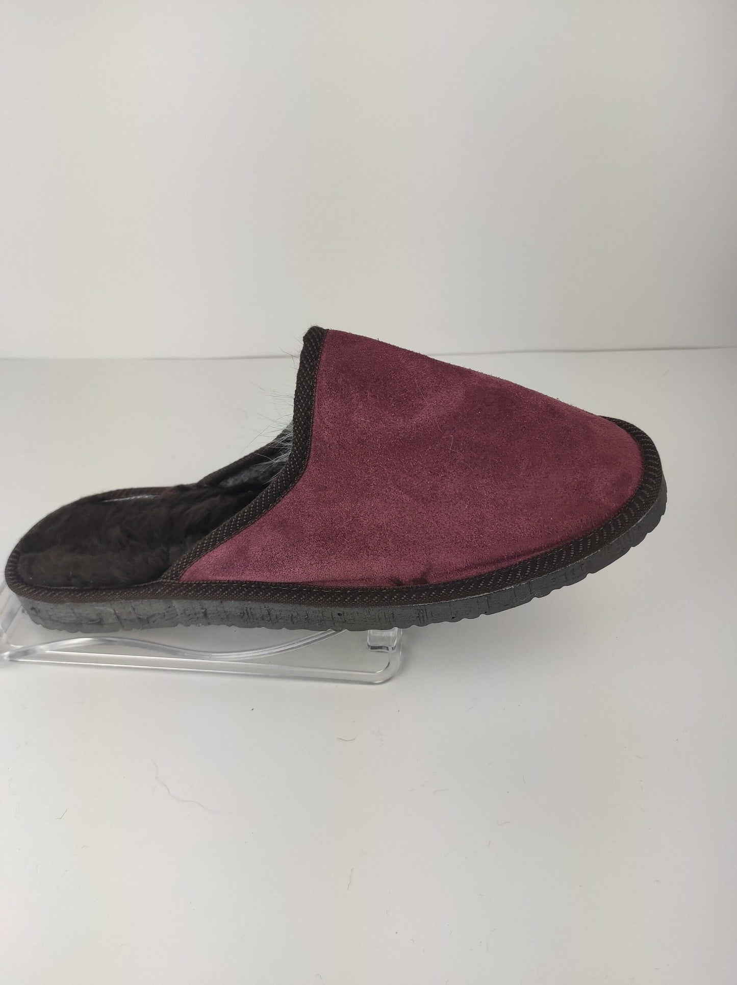 Leather Fur Sheepskin Slippers for Men Burgundy - Stylish and comfortable sheepskin slippers for men's relaxation.